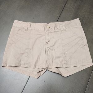 Under Armour Heatgear Khaki Shorts Size 8